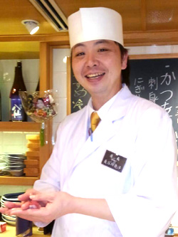 長谷川亮洋店長