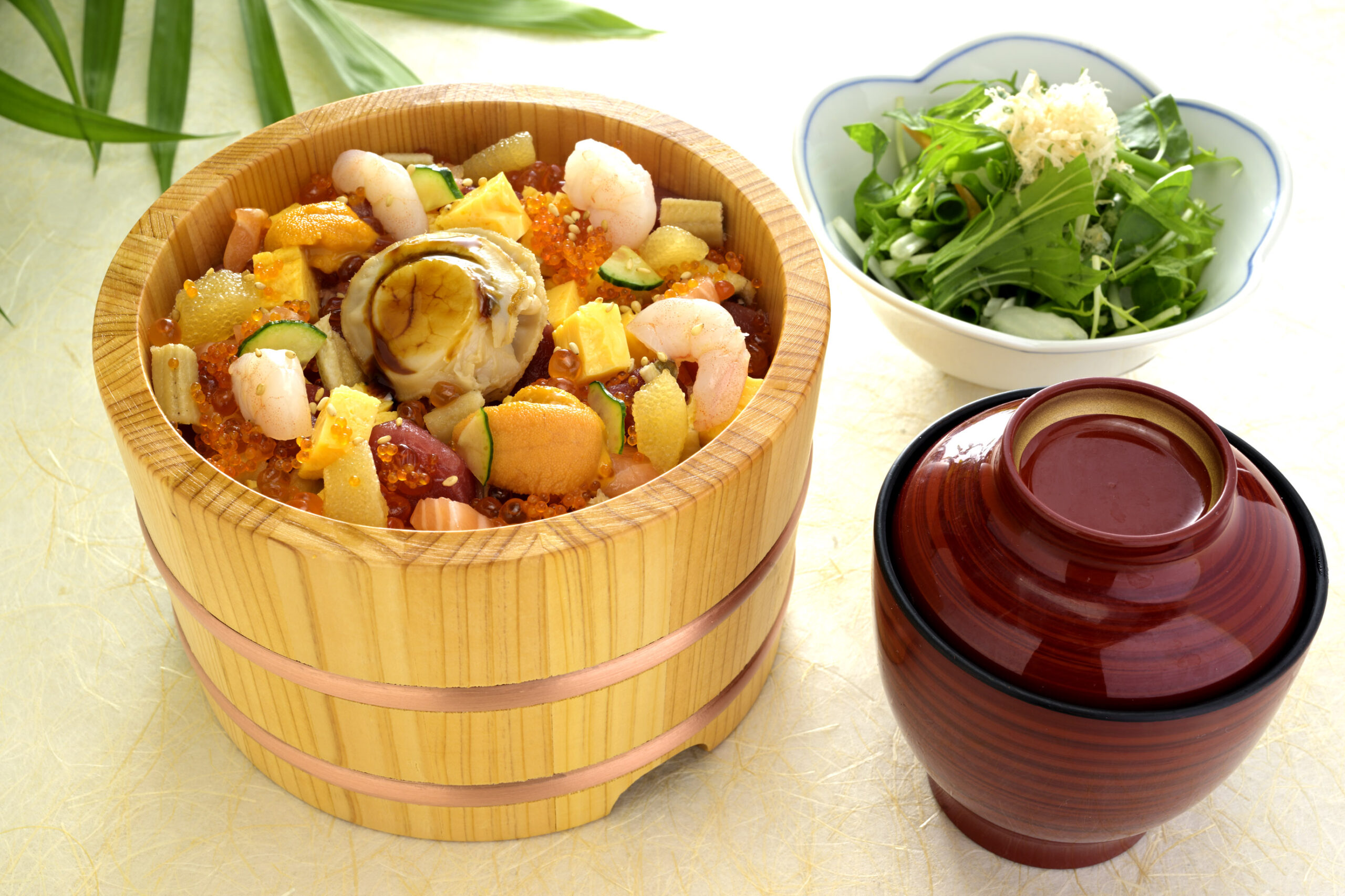 海鮮ばらちらし（お椀と有機野菜のサラダ付）