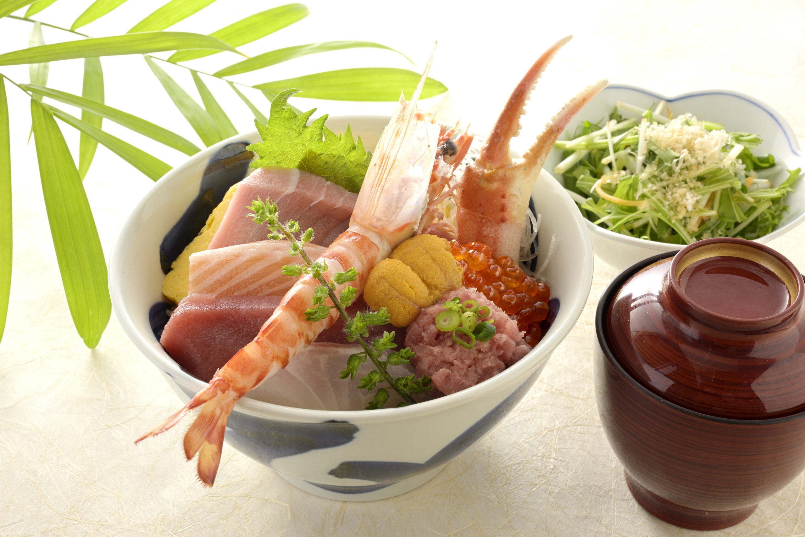 築地海鮮丼（お椀と有機野菜のサラダ付）